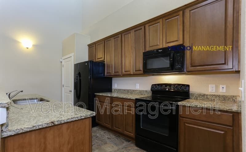 Pleasanton House: 215 Circle Court