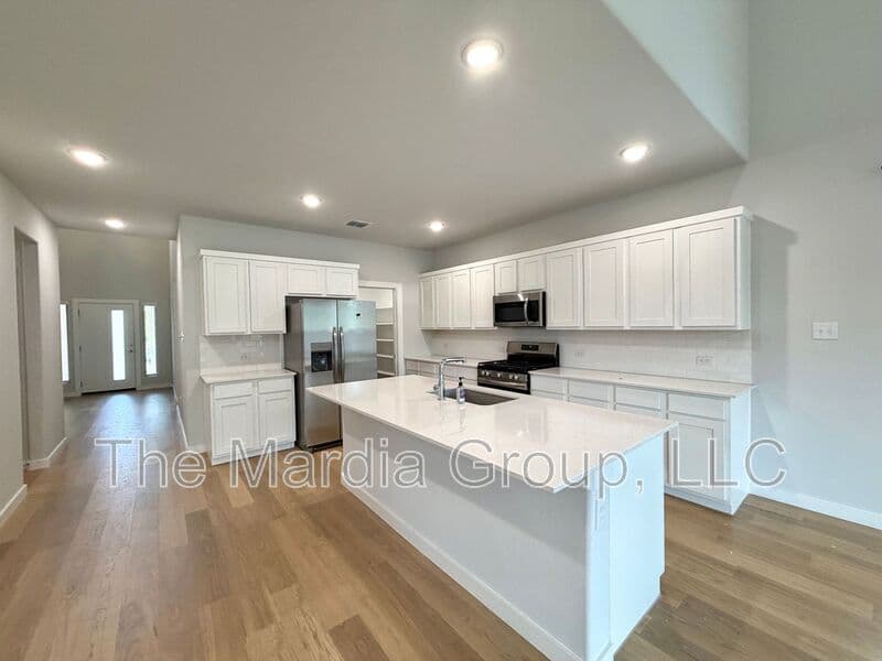 Waxahachie House: 588 Moonrise St