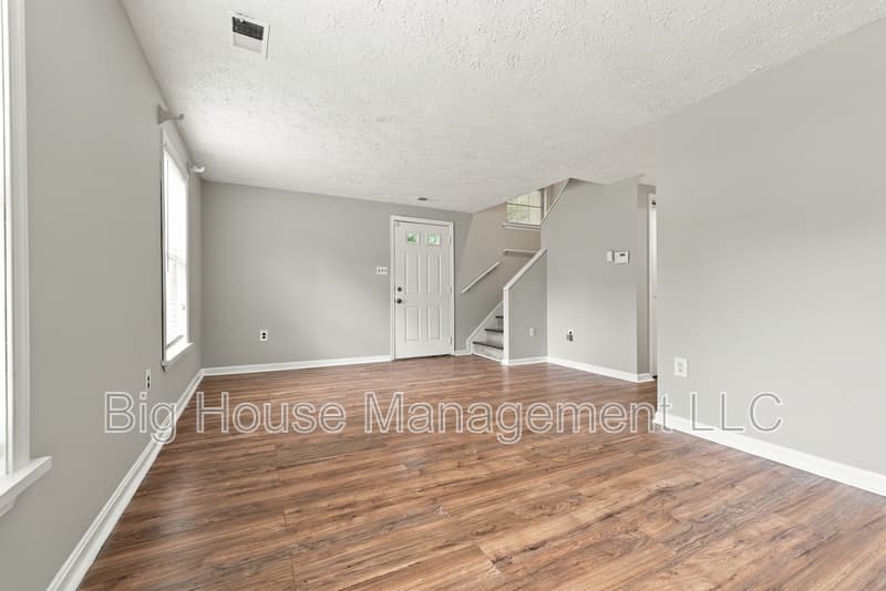 Waldorf Townhome: 1554 Pin Oak Dr