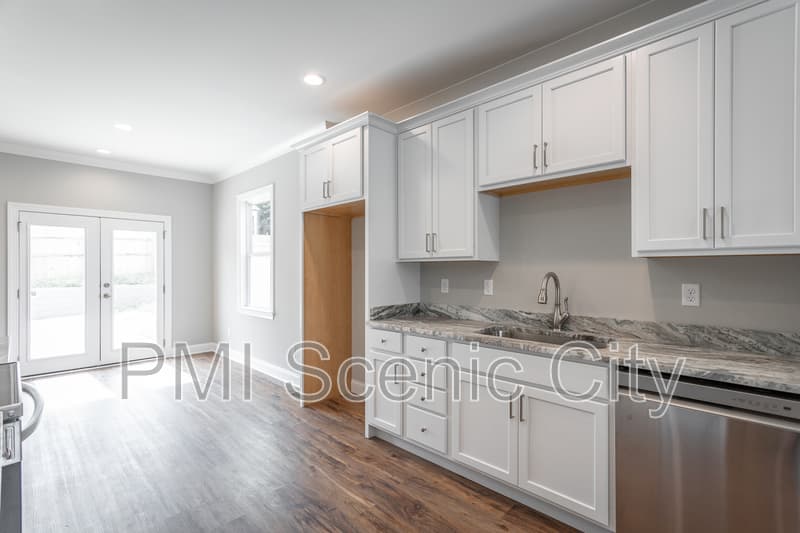 Cleveland House: 2631 Rogers Dr SE