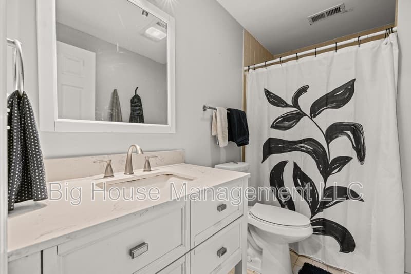 Sterling House: 47284 Grandview Pl