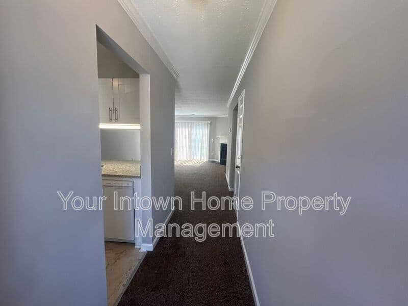 Lithonia House: 6471 Bedford Ln