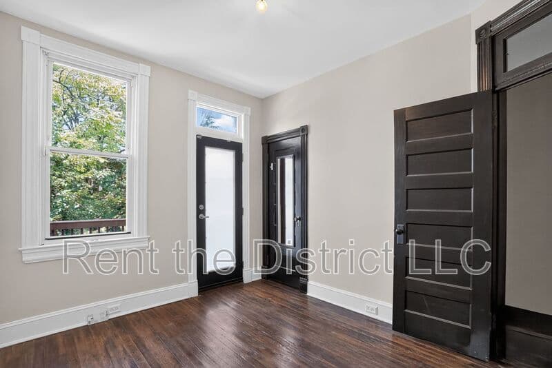 Washington Townhome: 37 Rhode Island Avenue NW
