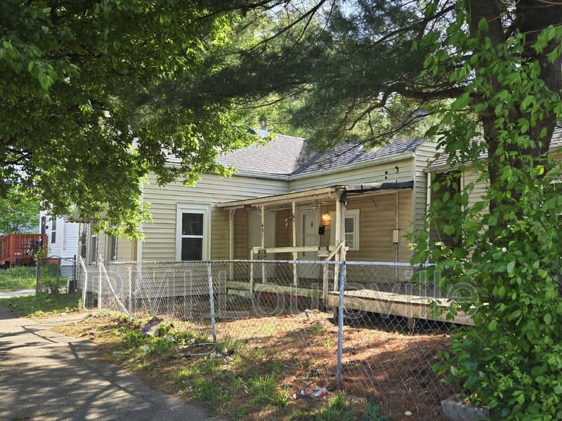 Louisville House: 451 N 25th St MK
