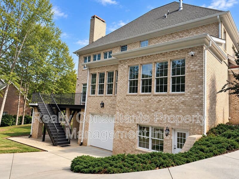 Summerfield House: 7517 Henson Forest Drive