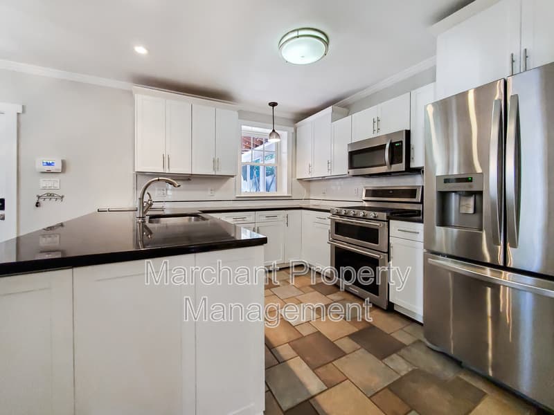 Greenville House: 111 W. Hillcrest Drive