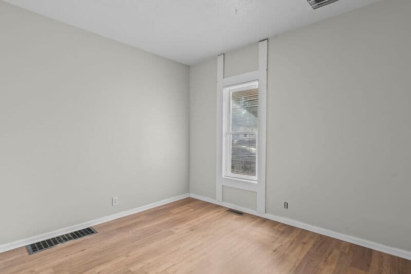 Springfield House: 1220 North Poole Avenue