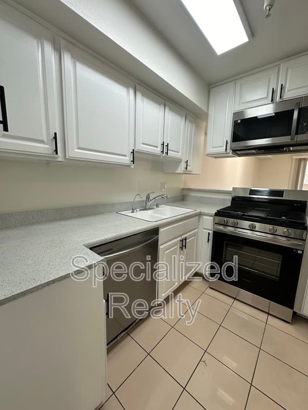 Glendale Condo: 621 N. Louise Street