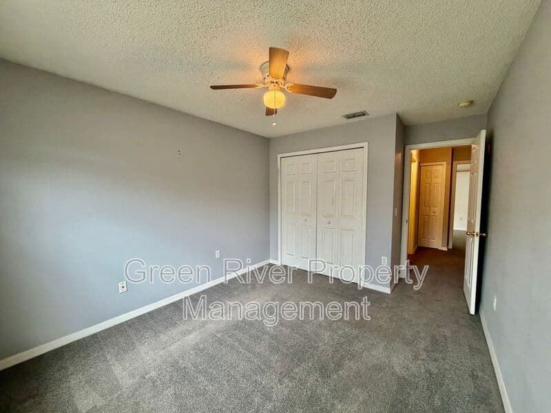 Jacksonville House: 8311 Oak Crossing Drive West