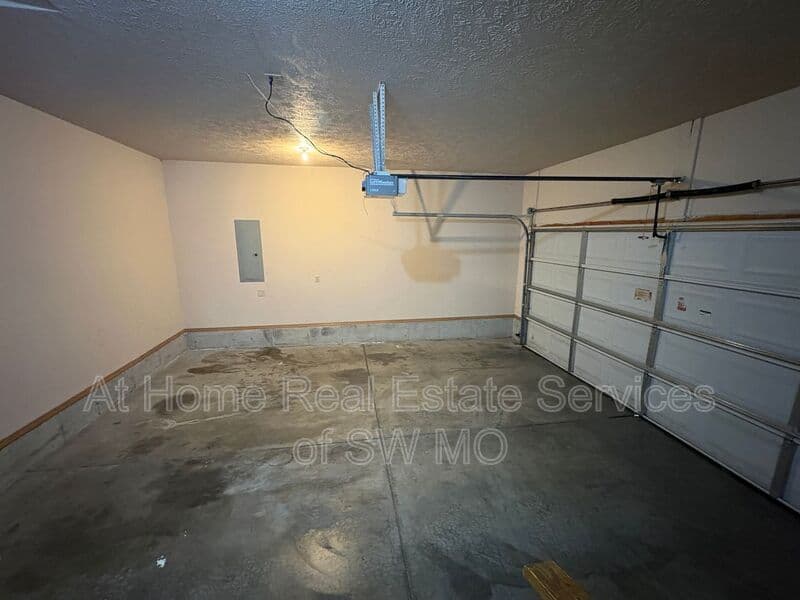 Springfield Condo: 1534 E Kerr