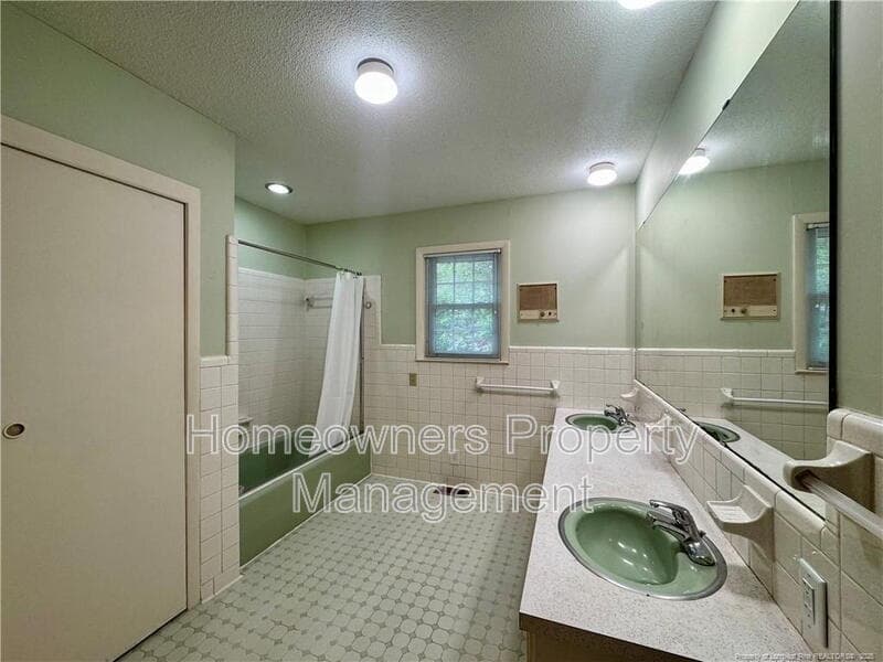 Spring Lake House: 400 Harrill Cir