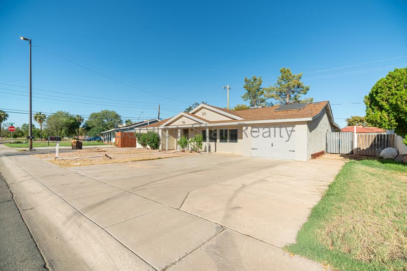 Gilbert House: 7 S Catalina St