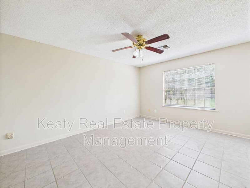 Lafayette House: 300 Quail Drive