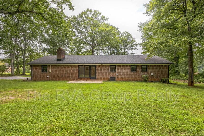 Madison Heights House: 580 Dixie Airport Road