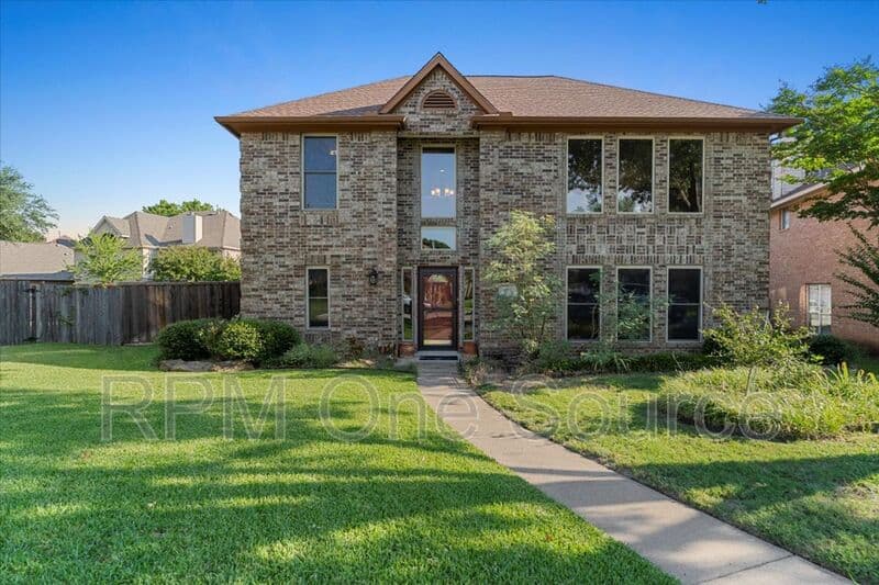 Plano House: 6752 Macintosh Drive