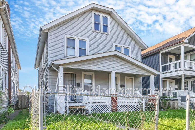 Columbus House: 2545 Sullivant Ave