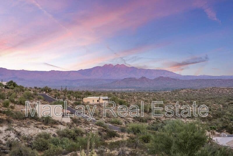 Fountain Hills House: 15810 E Centipede Dr