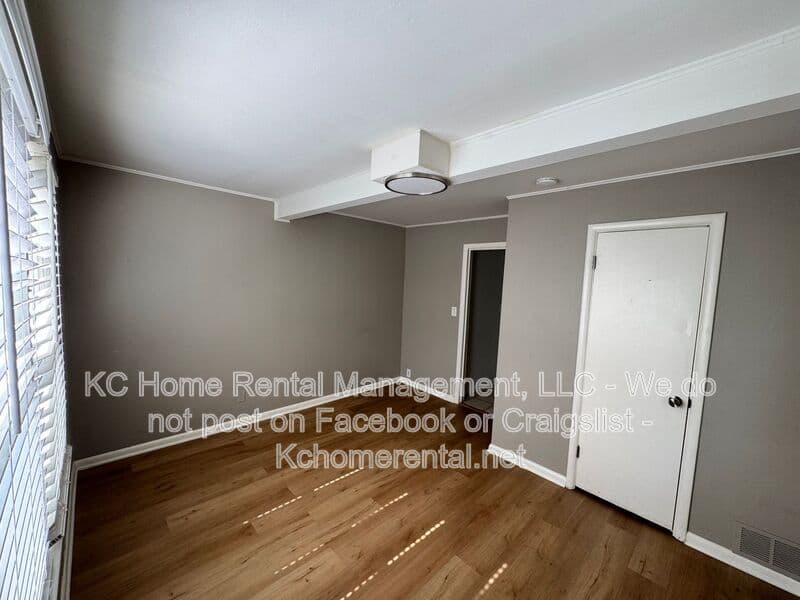 Kansas City House: 4400 NE 46th Terrace 1E