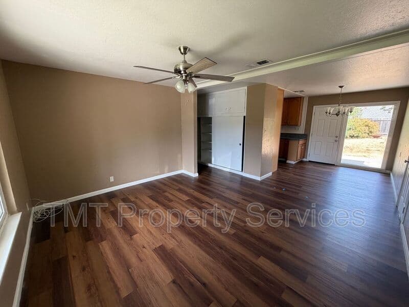 Sacramento House: 2124 Ethan Way