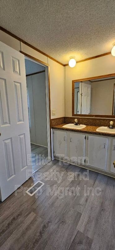 Rock Hill House: 2935 Cedarvale Rd lot