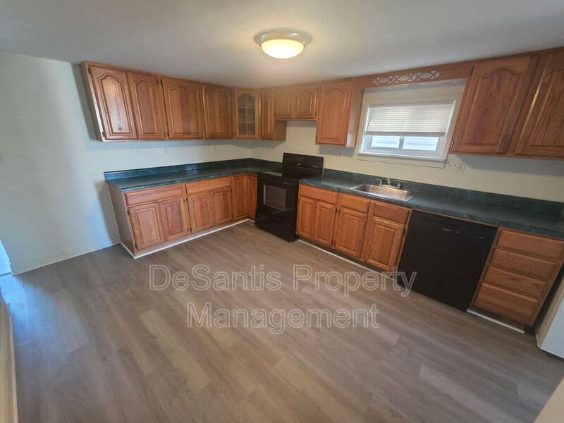 Washington House: 47 Oakwood Avenue