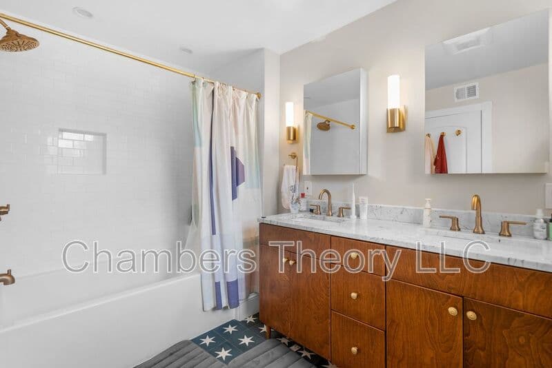 Washington House: 3532 Warder St NW