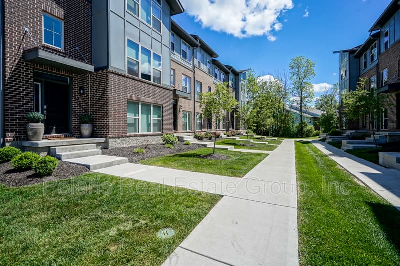 Fishers Condo: 8239 Bostic Dr
