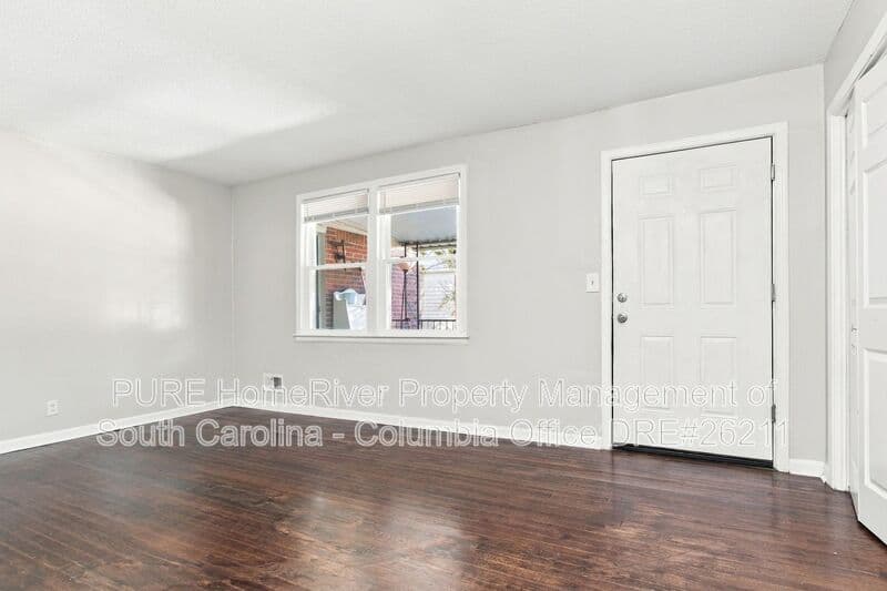 Columbia House: 3624 Live Oak St