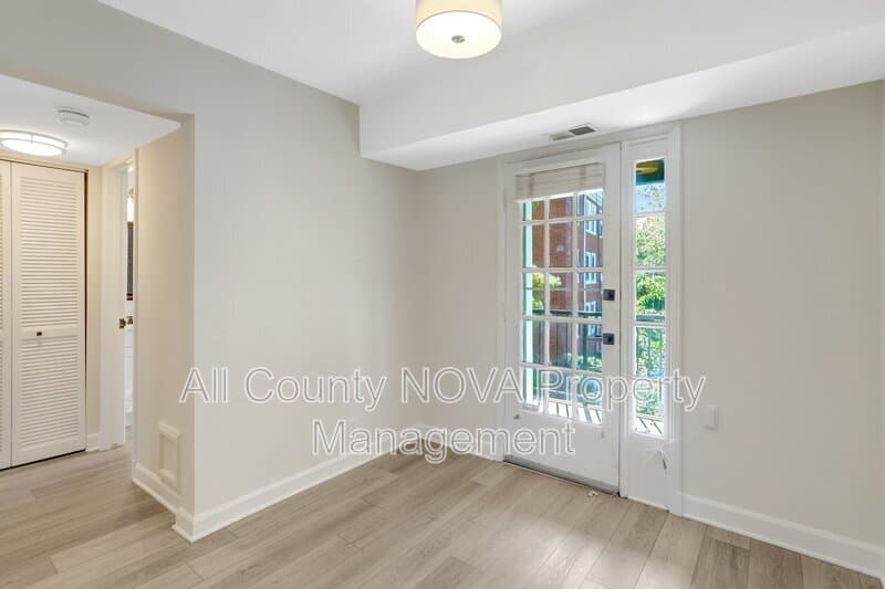 Arlington Condo: 2994 S Columbus St