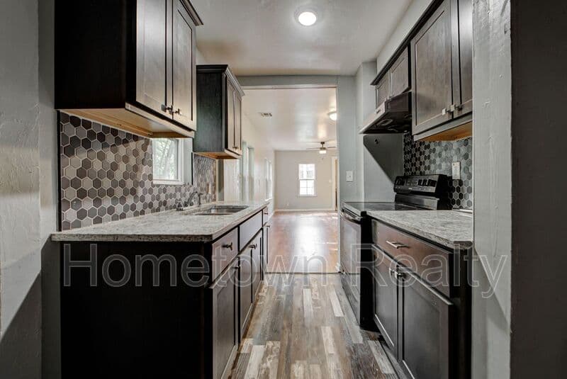 Oklahoma City House: 1801 E Madison Street