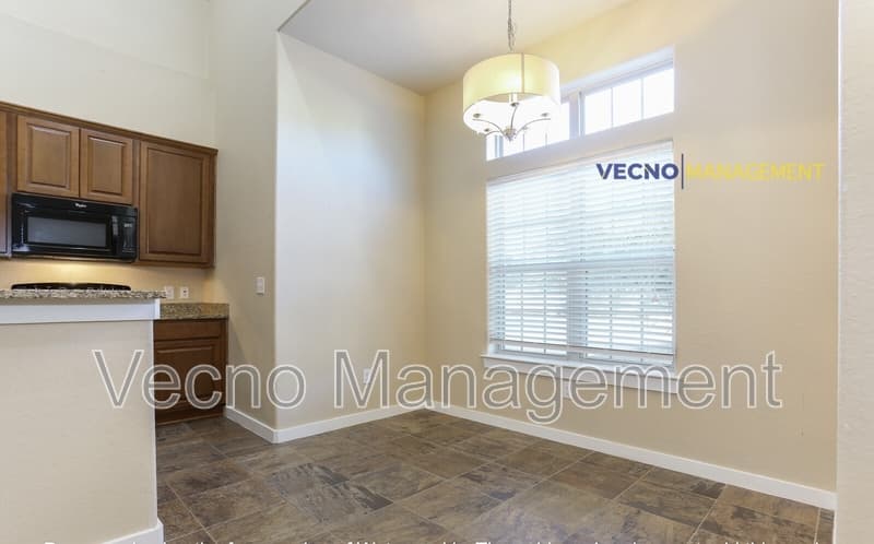 Pleasanton House: 215 Circle Court