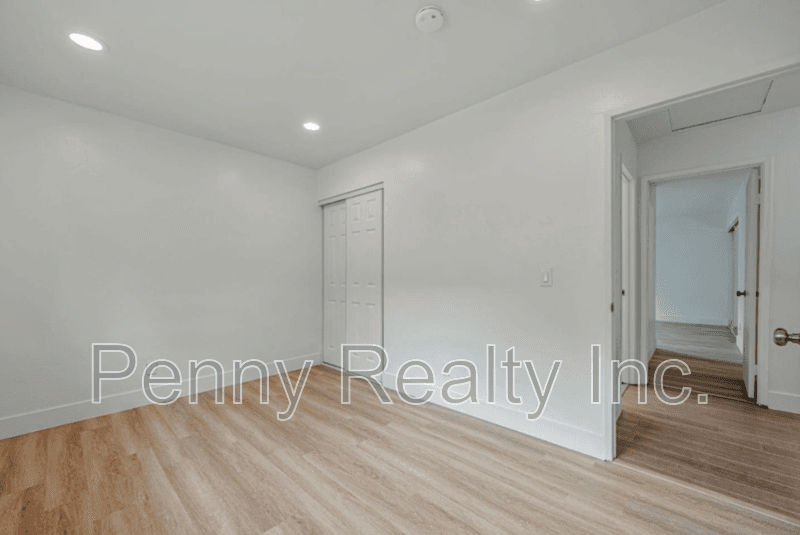 San Diego House: 6046 Reo Pl
