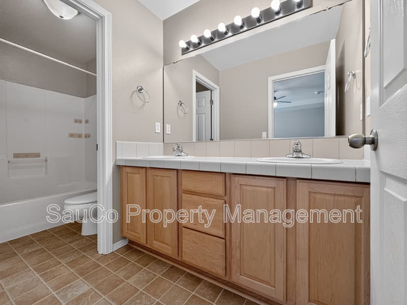 Hillsboro House: 4572 Southeast Olivewood Street