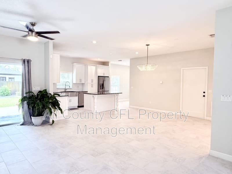 Orlando House: 2408 Corrine Drive