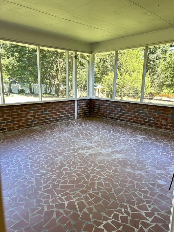Greenville House: 105 Spring Valley Road