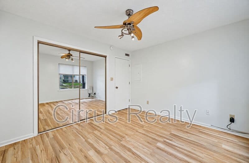 Hampton Condo: 124 Wells Ct