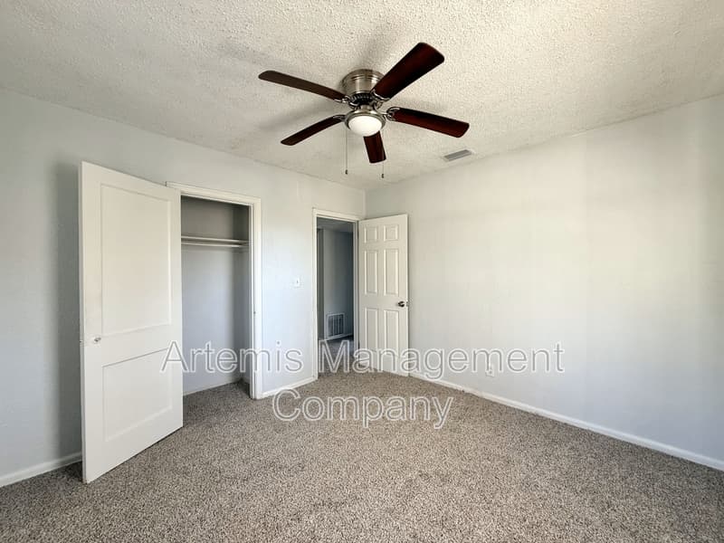 Jacksonville House: 1138 Saratoga Boulevard