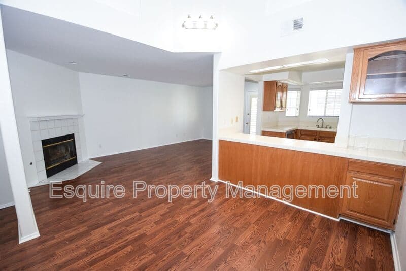 CAMARILLO House: 804 CALLE LOS GATOS