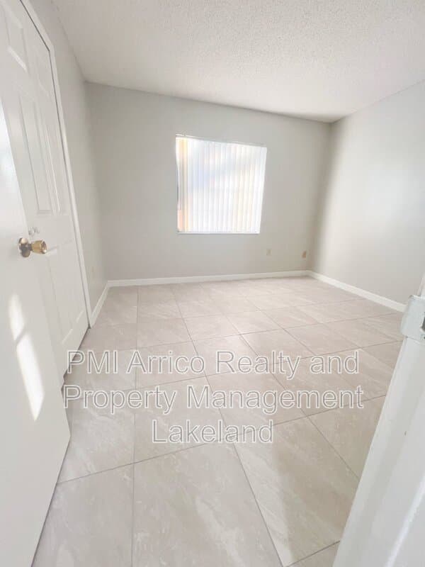 Bartow Condo: 265 Fleetwood Ave