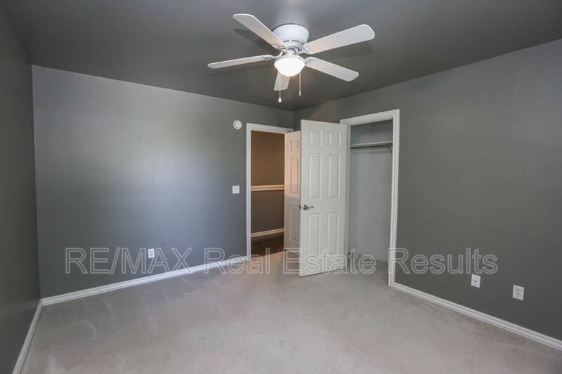 Rogers House: 5300 S 44th Pl
