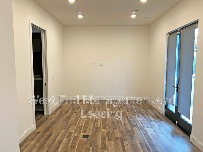 Saint Louis Condo: 4201 W Pine Blvd