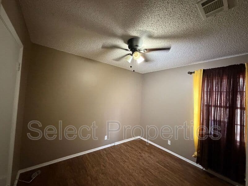 Jonesboro House: 3512 Race St