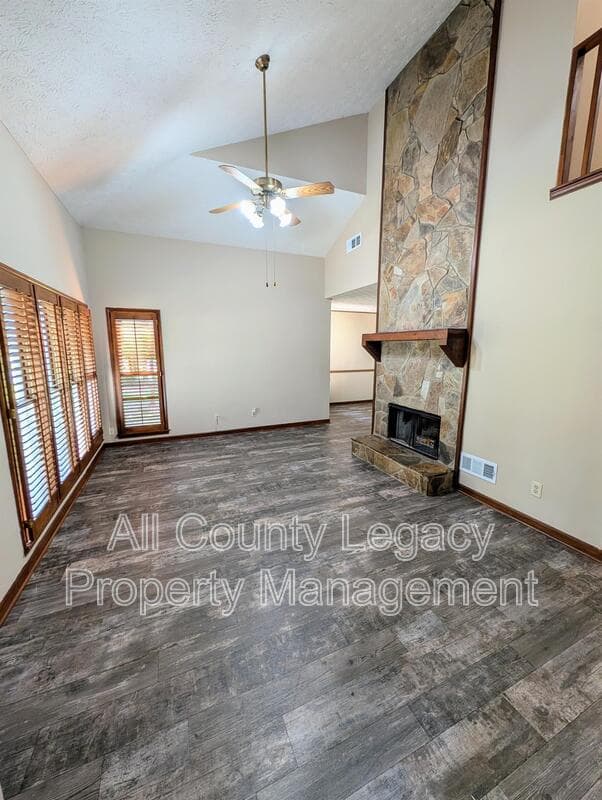 Auburn House: 125 Governors Rdg