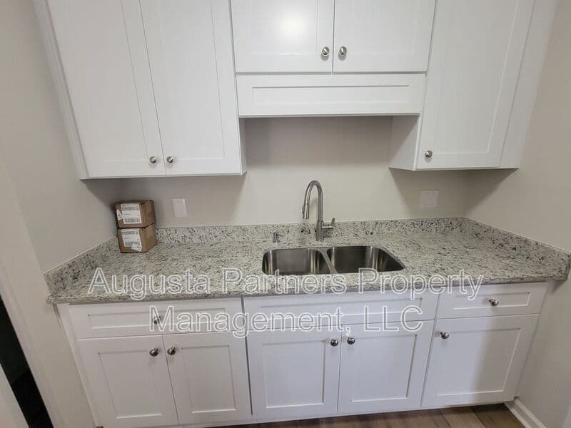 Augusta House: 3619 Abbey Road