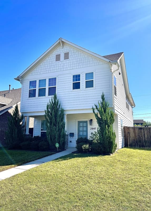 Fort Worth House: 2641 Frazier Avenue