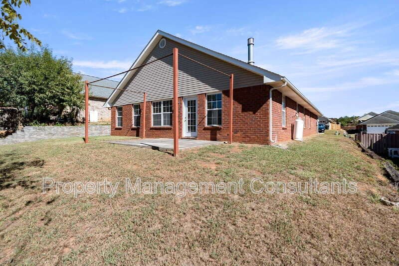 Madison House: 103 Acacia Trail Drive