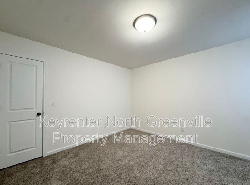 Simpsonville House: 612 Columbus Cir