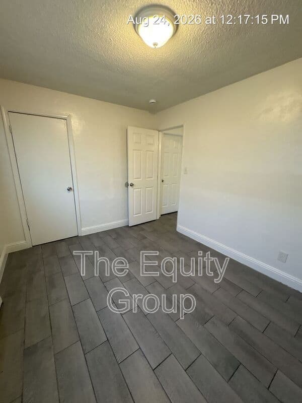 Tulare Condo: 352 S Blackstone St
