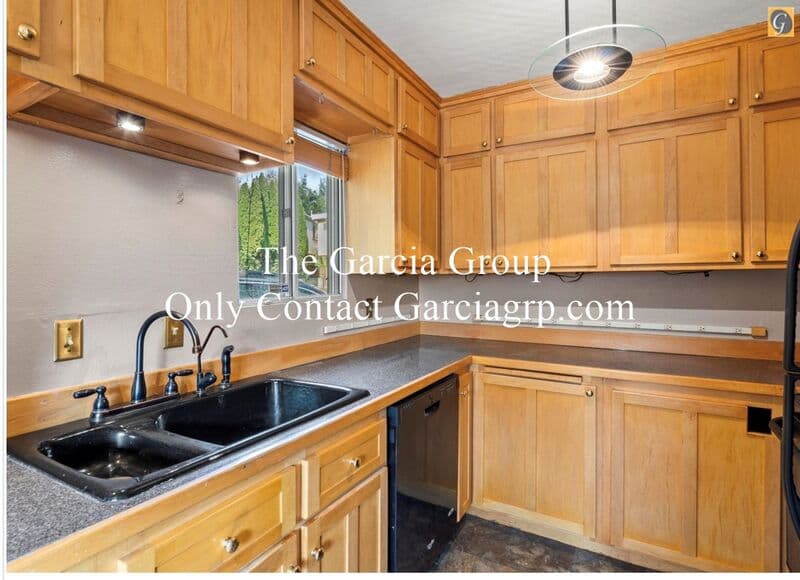 Portland Condo: 843 SW Broadway Dr.