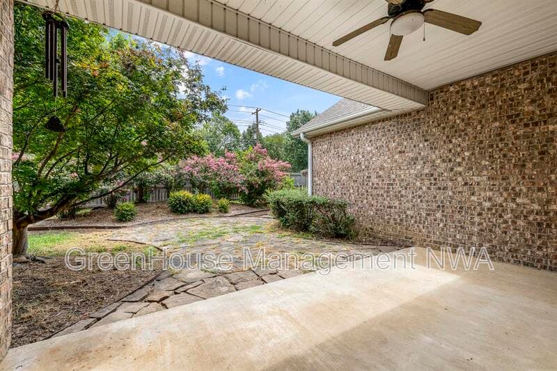 Bentonville House: 4003 SW Hawthorne Place
